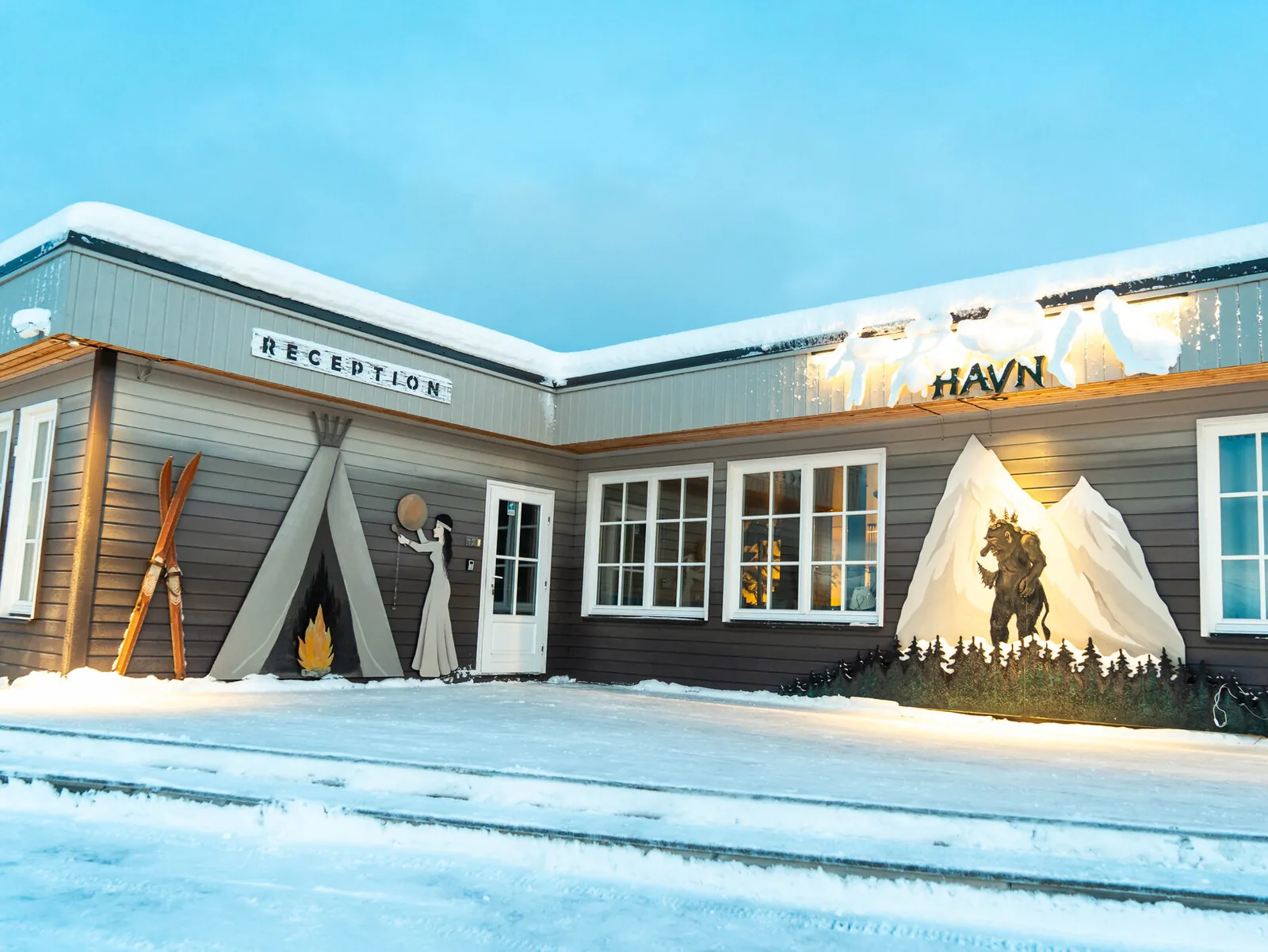 The Troll Havn gathering lodge in the snow